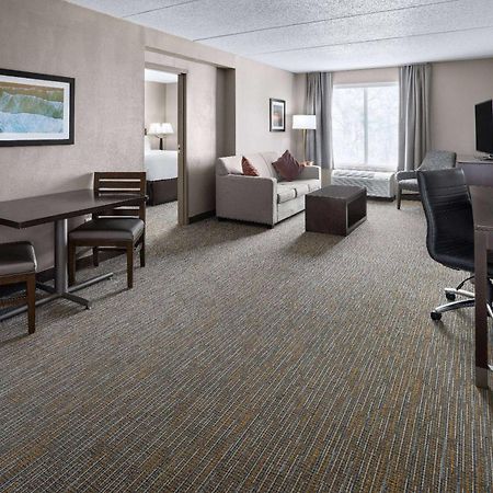 La Quinta Inn & Suites By Wyndham Mooresville Bagian luar foto