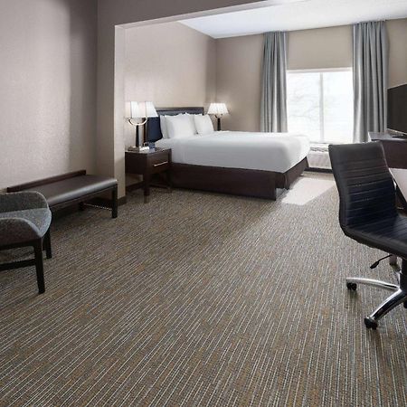 La Quinta Inn & Suites By Wyndham Mooresville Bagian luar foto