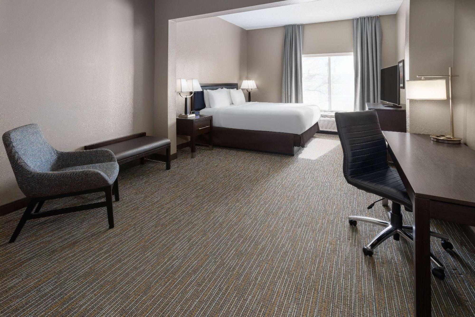 La Quinta Inn & Suites By Wyndham Mooresville Bagian luar foto