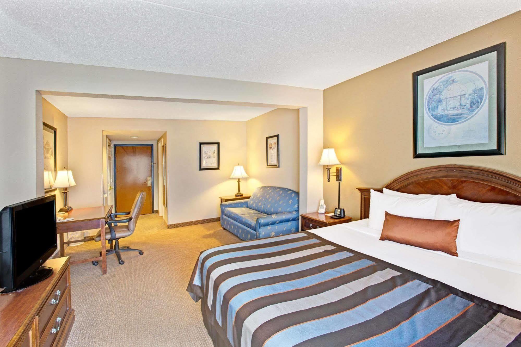 La Quinta Inn & Suites By Wyndham Mooresville Bagian luar foto