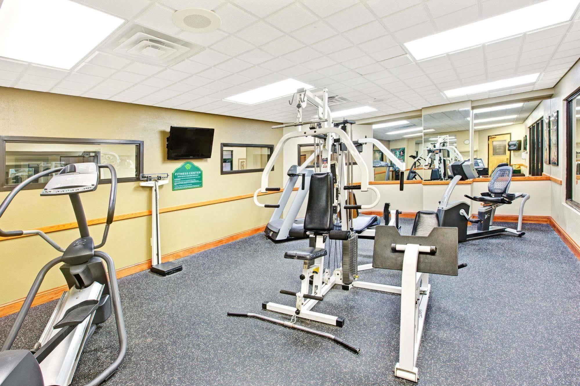 La Quinta Inn & Suites By Wyndham Mooresville Bagian luar foto